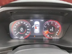 2021 Volvo XC40 T4 4WD Zhiyuan Luxury, белый — фото 14