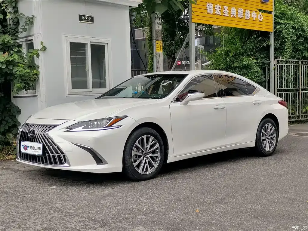 2021 Lexus ES 260 Excellence
