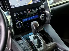 2021 Toyota Alphard Hybrid 2.5L Premium, чёрный — фото 11