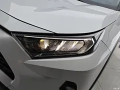 2021 Toyota RAV4 2.0L CVT 2WD Fashion PLUS, белый — фото 5