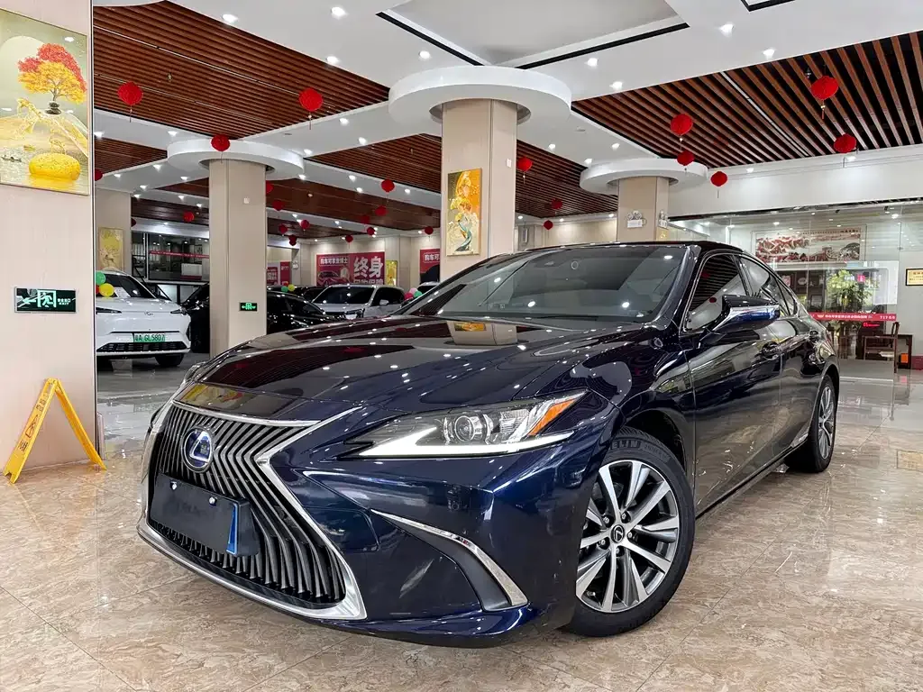 2020 Lexus ES 300h