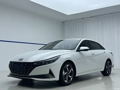 2022 Hyundai Elantra 1.5L CVT LUX Premium