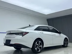2022 Hyundai Elantra 1.5L CVT LUX Premium, белый — фото 6