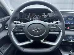 2022 Hyundai Elantra 1.5L CVT LUX Premium, белый — фото 12