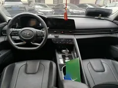 2021 Hyundai Elantra 1.5L CVT LUX Premium, чёрный — фото 13