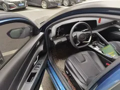 2021 Hyundai Elantra 1.5L CVT LUX Premium, чёрный — фото 14