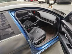 2021 Hyundai Elantra 1.5L CVT LUX Premium, чёрный — фото 20