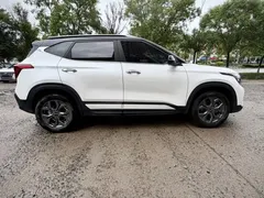 2023 Kia Seltos 1.5L CVT Luxury, белый — фото 7
