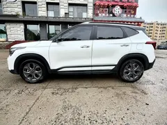 2023 Kia Seltos 1.5L CVT Luxury, белый — фото 8