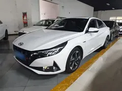 2022 Hyundai Elantra 240TGDi DCT LUX Premium, белый — фото 2