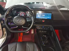 2022 Hyundai Elantra 240TGDi DCT LUX Premium, белый — фото 10
