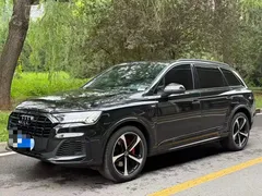 2022 Audi Q7 55 TFSI quattro S line Sport, чёрный — фото 1