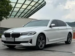 2023 BMW 5 Series 5 530Li, белый — фото 1