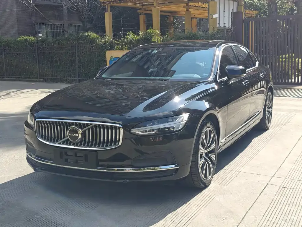 2022 Volvo S90
