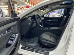 2023 Mazda 3 2.0L AT, белый — фото 7