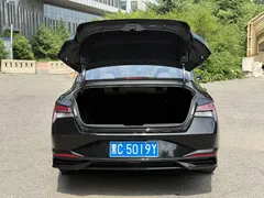 2022 Hyundai Elantra 1.5L CVT LUX Premium, чёрный — фото 17