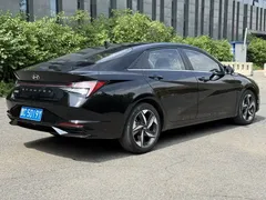 2022 Hyundai Elantra 1.5L CVT LUX Premium, чёрный — фото 22