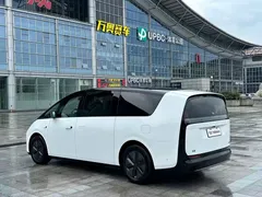 2025 Li Auto MEGA Home, белый — фото 4