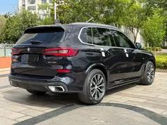 2021 BMW X5 xDrive30i M, чёрный — фото 9