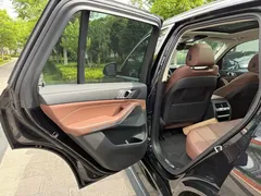 2021 BMW X5 xDrive30i M, чёрный — фото 23