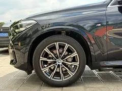2021 BMW X5 xDrive30i M, чёрный — фото 35