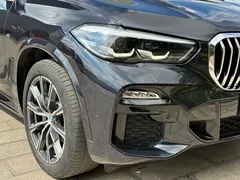 2021 BMW X5 xDrive30i M, чёрный — фото 37