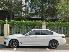 2021 BMW 5 Series 525i M, белый — фото 2