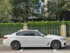 2021 BMW 5 Series 525i M, белый — фото 4