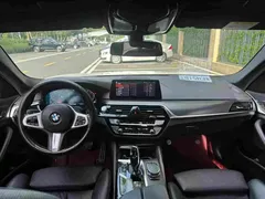 2021 BMW 5 Series 525i M, белый — фото 7