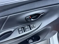2022 Toyota Yaris L Zhixuan X 1.5L CVT PLUS, белый — фото 11