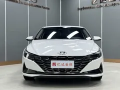 2022 Hyundai Elantra 1.5L CVT LUX Premium, белый — фото 2