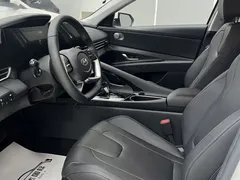 2022 Hyundai Elantra 1.5L CVT LUX Premium, белый — фото 21