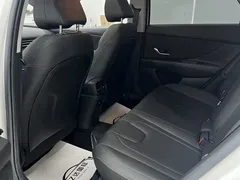 2022 Hyundai Elantra 1.5L CVT LUX Premium, белый — фото 22