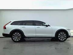 2021 Volvo V90 Cross Country B5 AWD Zhiyuan, белый — фото 11