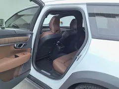 2021 Volvo V90 Cross Country B5 AWD Zhiyuan, белый — фото 15
