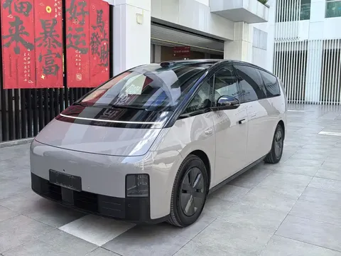 2025 Li Auto MEGA Ultra