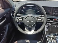 2023 Kia Seltos 1.5L CVT Luxury, белый — фото 3