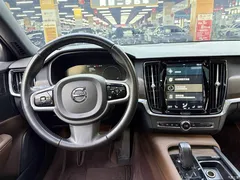 2021 Volvo V90 Cross Country B5 AWD Zhiyuan, белый — фото 12
