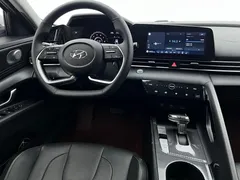 2021 Hyundai Elantra 1.5L CVT LUX Premium, белый — фото 10