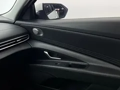 2021 Hyundai Elantra 1.5L CVT LUX Premium, белый — фото 11