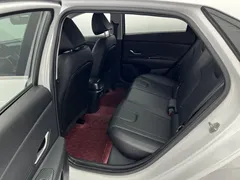 2021 Hyundai Elantra 1.5L CVT LUX Premium, белый — фото 14