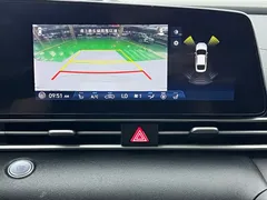 2021 Hyundai Elantra 1.5L CVT LUX Premium, белый — фото 17