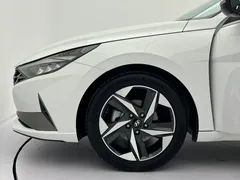 2021 Hyundai Elantra 1.5L CVT LUX Premium, белый — фото 22
