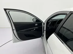 2021 Hyundai Elantra 1.5L CVT LUX Premium, белый — фото 23