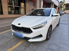 2021 Kia Cerato 1.5L CVT Fashion, белый — фото 1