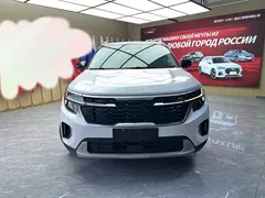 2023 Kia Seltos 1.5L CVT Luxury, белый — фото 2