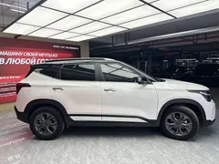 2023 Kia Seltos 1.5L CVT Luxury, белый — фото 4