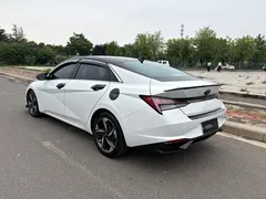 2022 Hyundai Elantra 1.5L CVT LUX Premium, белый — фото 6