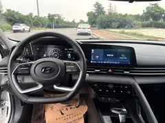 2022 Hyundai Elantra 1.5L CVT LUX Premium, белый — фото 11