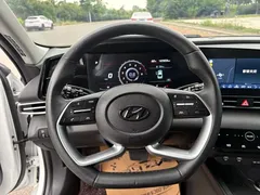 2022 Hyundai Elantra 1.5L CVT LUX Premium, белый — фото 12